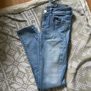 Light wash AE jeans